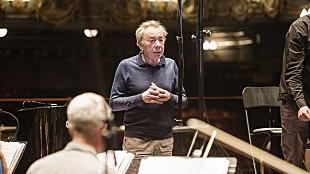 「アンドリュー・ロイド・ウェバー、81人編成のオーケストラと英国最古の王立劇場で録音した新作リリース決定」