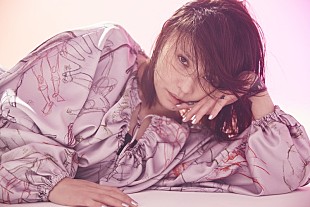 「鬼束ちひろ、ライブ映像作品『LIVING WITH A GHOST』トレーラー＆スペシャルサイトを公開」