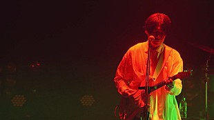 「フジファブリック、アニメOP曲「楽園」＆感謝の気持ちを歌った「手」ライブ映像を公開」