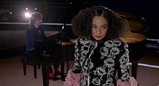 「セレステ、自信に満ちた歌声が印象的な【アカデミー賞】でのパフォーマンス映像公開」