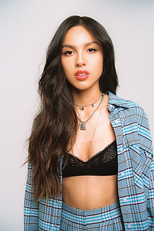 「オリヴィア・ロドリゴ、新曲「enough for you」のアコースティック・ライブ・ビデオ公開」