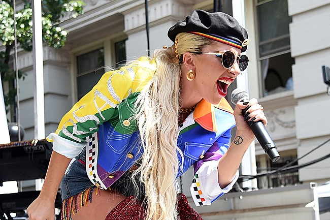 「レディー・ガガ、米ウェストハリウッド市が5月23日を“ボーン・ディス・ウェイ・デイ”に制定」1枚目/1