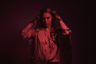 「TORRES、壮大なサウンドへと転換した5thアルバム『サースティア』を7/30にリリース」