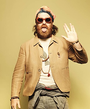 「チェット・フェイカー、ローラーブレードでの撮影で手を骨折した「Feel Good」MV公開」