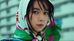 「adieu（上白石萌歌）、カネコアヤノ提供曲「天使」MVプレミア公開　初のギター弾き姿を披露」