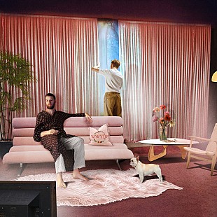 「HONNE、ピンク・スウェッツを迎えた爽やかな新曲「WHAT WOULD YOU DO?」を公開」