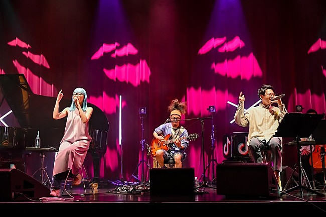 「21万人以上が視聴した『NEXT FIRE 4 HOUR SPECIAL』、Awesome City Club/変態紳士クラブなどのライブレポートが到着」1枚目/30