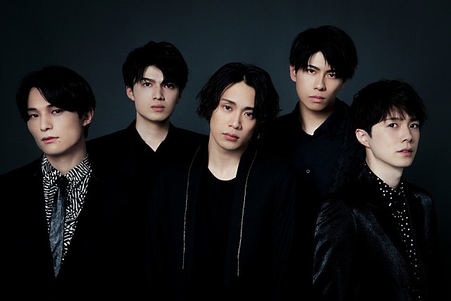 「“五感”アーティストTFG、フォーマルにキメた新ビジュアルを公開」1枚目/8