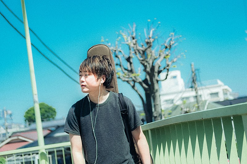 井上緑、5thアルバム『風を切るように』発売、弾き語りワンマンライブも決定 