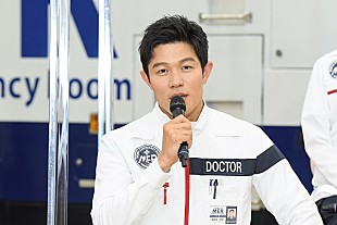「鈴木亮平、新ドラマは「最初の１５分で目が離せなくなる」　菜々緒「賀来賢人ファンが増えると思う」」