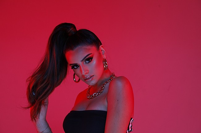 「セリーナ・シャーマ、新曲「Her Wrongs」をリリース」1枚目/1