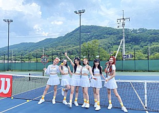 「日本人メンバー所属“Bling Bling”、甘くクールな魅力が光る「Milkshake」パフォーマンス映像公開」