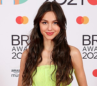 「オリヴィア・ロドリゴ「deja vu」、テイラー・スウィフトなどが共同ソングライターとして新たにクレジット」