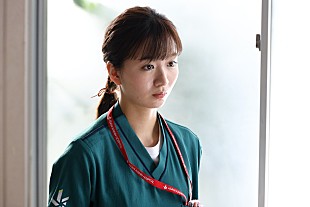 「岡崎紗絵「ナイト・ドクタ－」での医師役に奮闘　「経験を重ねて成長していく姿を見ていただきたい」」
