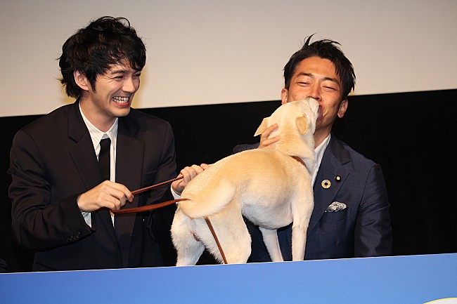 「林遣都「犬が変化していく姿を見られたのがうれしかった」　小泉進次郎環境大臣「犬には何でも話します」」1枚目/1