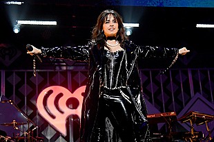 「カミラ・カベロ、お腹を見せながらボディ・ポジティブなメッセージ「自分の身体と敵対するのはすごく時代遅れ」」