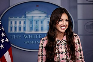 「オリヴィア・ロドリゴ、ホワイトハウス訪問の舞台裏映像が公開」