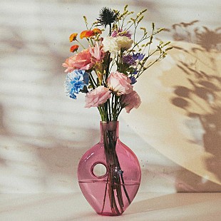 「eill、新曲「花のように」のジャケ写が解禁に　MVは8/11にプレミア公開」