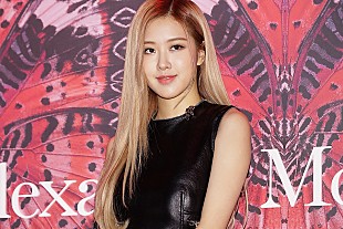 「BLACKPINKのロゼ、ザ・キラーズ「Read My Mind」のアコースティック・カヴァーで魅了」