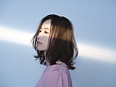 Uru「Uru、新シングル「Love Song」ミュージックビデオを一部公開　主演の比嘉愛実からもコメント到着」1枚目/1