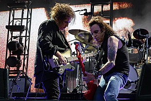 「ザ・キュアーのベーシスト、サイモン・ギャラップがバンド脱退か「裏切りにうんざり」」