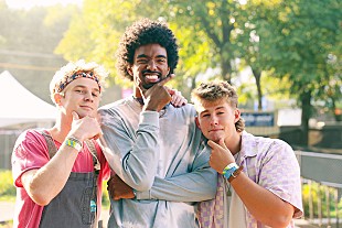 「サーフェシズ、タイ・ヴェルデスを迎えたアッパーな新曲「Sheesh!」のパフォーマンス映像解禁」