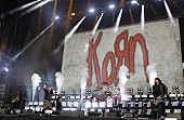 ＫＯЯＮ「KoЯn、ジョナサン・デイヴィスに続いてジェイムズ・“マンキー”・シェイファーが新型コロナ陽性　ツアーから一時離脱」1枚目/1