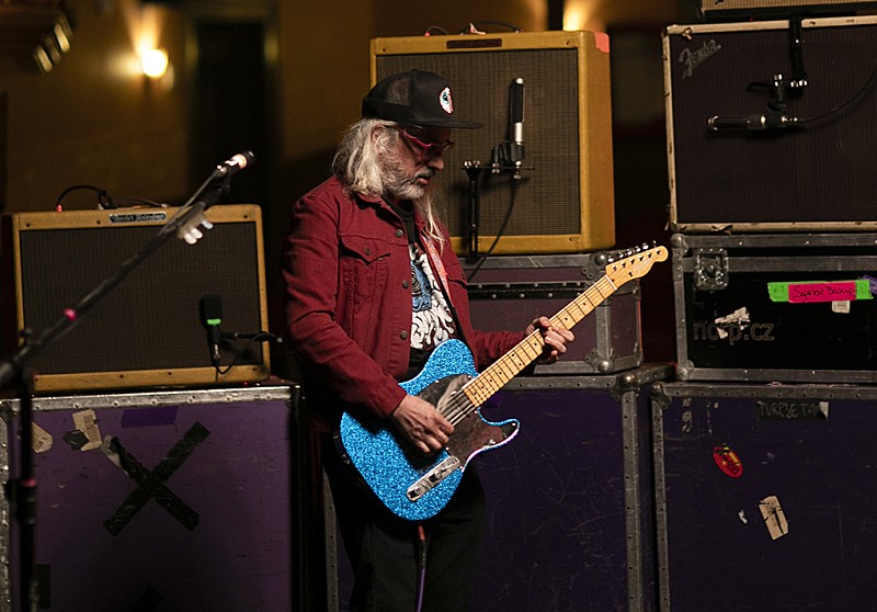 ダイナソーJr.のJマスキス、新シグネイチャー・ギター“J Mascis Telecaster”の国内販売開始