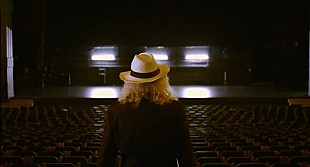 「ブライアン・メイ、「バック・トゥ・ザ・ライト～光にむかって～」の最新MVを公開」