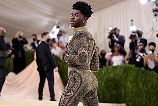 「【2021メット・ガラ】リル・ナズ・X、ビリー・アイリッシュら多数のセレブとセルフィー撮影で初参加を大いに楽しむ」