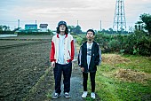 高田風「高田風×井上拓己によるフィナンシャルロックバンド・Deges Deges、1年半の制作期間を経て1stアルバム『Blue Light』リリース決定」1枚目/2