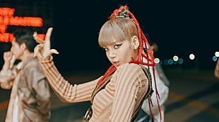「LISA（BLACKPINK）、ソロデビューシングルより「MONEY」パフォーマンスビデオを公開」