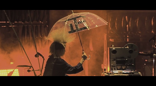 「ずっと真夜中でいいのに。、東京ガーデンシアター公演より「正義」ライブ映像を公開」1枚目/4