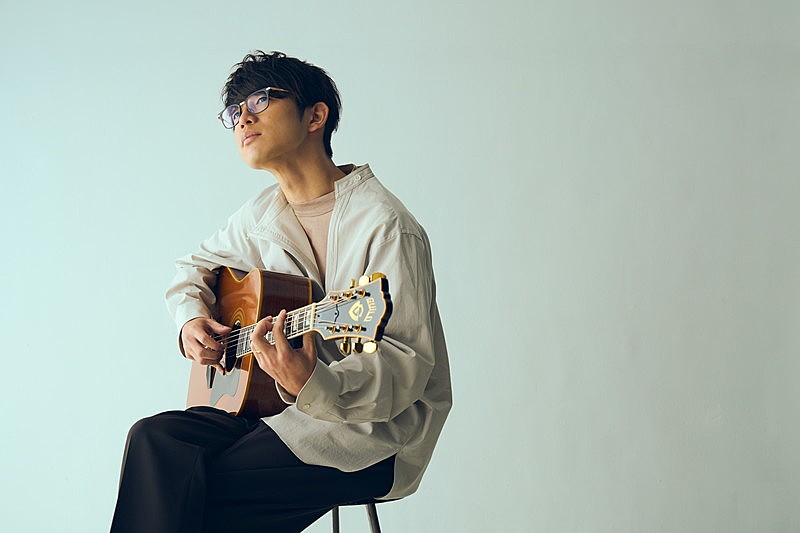 川崎鷹也、初のメジャーアルバム『カレンダー』12月リリース　リード曲は「魔法の絨毯」に続く自身のラブソング