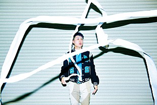 「空音、一人のドラマーが演奏する謎の映像公開」