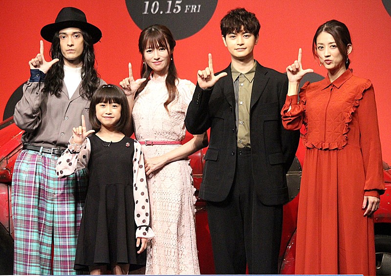 「深田恭子、子役のコメントに「心を盗まれました」　泥棒ス－ツは「実は結構年季が入っています」」1枚目/1