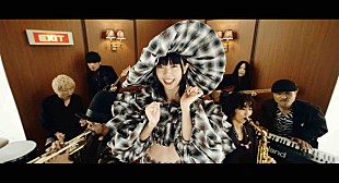 「アイナ・ジ・エンド、新EP『DEAD HAPPY』より「ZOKINGDOG」MV公開」