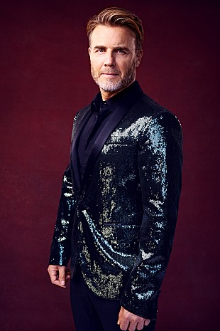 「テイク・ザットのゲイリー・バーロウ、自身初のクリスマス・アルバムを11/26にリリース」