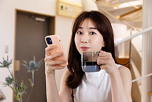 「田中みな実、主演作のオフショットが解禁に　ふくだももこ監督にラブコ－ル」