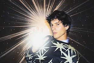 「オーバーホーファー、キング・プリンセス参加の新曲「Dreaming Of U」のMV公開」