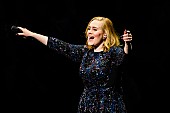 アデル「アデル、米CBS特番『Adele One Night Only』からオプラ・ウィンフリーと「ハロー」について語る映像公開」1枚目/1