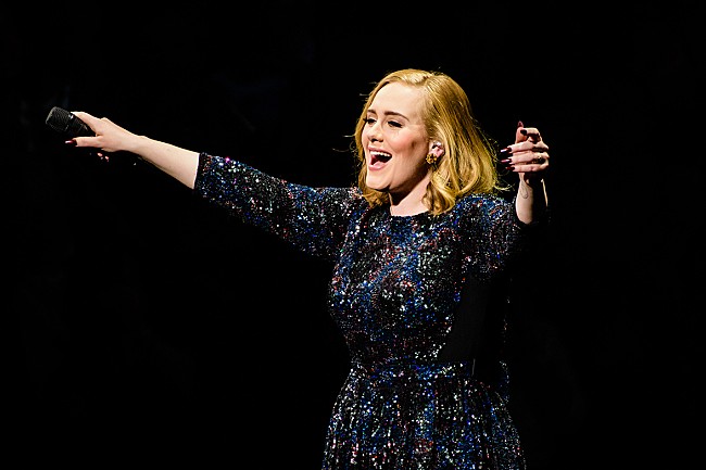 アデル「アデル、米CBS特番『Adele One Night Only』からオプラ・ウィンフリーと「ハロー」について語る映像公開」1枚目/1