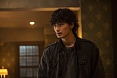 「「アバランチ」第２部“戦争編”スタ－ト「映画以上のクオリティ－」　“羽生”綾野剛のアクションに「マジで格好良過ぎる」」1枚目/1