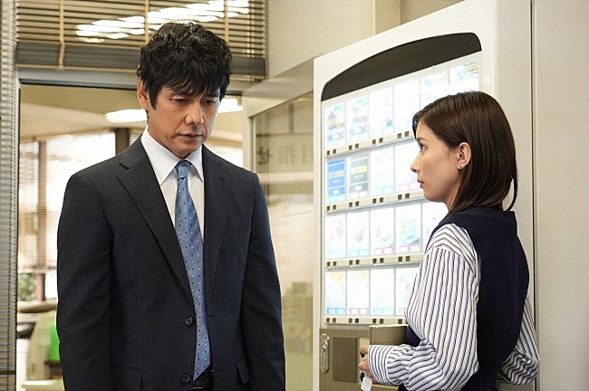 「「真犯人フラグ」“真帆”宮沢りえの密会写真に驚きの声　「“瑞穂”芳根京子と“林”深水元基は結託していた？」」1枚目/1