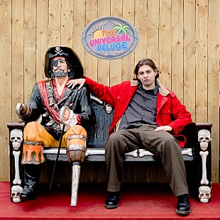 「FKAツイッグスらが信頼を寄せる新星SSWイーサン・P・フリン、新曲「The Universal Deluge」公開」