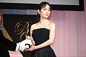「吉岡里帆、仕事のモット－は「役を選ばないこと」　「コメディ－もすごく好きです」」1枚目/1