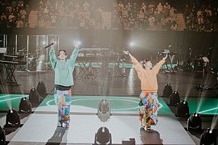 「YOASOBI、初の有観客ライブとなった日本武道館公演【NICE TO MEET YOU】で圧巻のパフォーマンス」