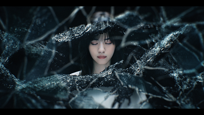 Aimer「「ONE AND LAST」MV」4枚目/9