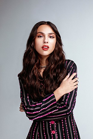 「オリヴィア・ロドリゴ、デビューAL『サワー』の日本スペシャル盤が来年1月に発売決定」