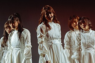 「櫻坂46、1周年ライブで“私たちの思いがバンバン伝わるよう”20曲披露」
